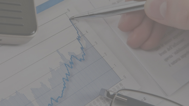 El estudio de los precios de transferencia ayuda a sustentar la determinación de que los precios y/o los indicadores de rentabilidad de las transacciones efectuadas por una empresa con sus partes relacionadas o paraísos fiscales, se están realizando a valor de mercado, lo cual deriva en información financiera razonable y bases tributarias libres de distorsión.